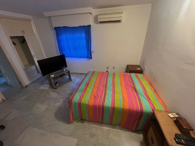 Villa con 4 Dormitorios  en Estepona