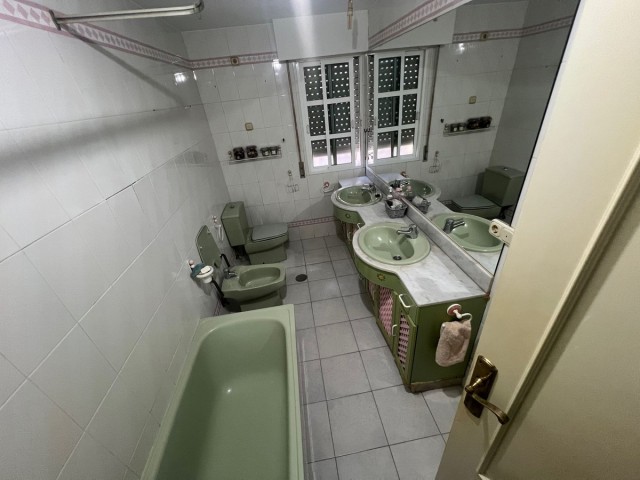 Villa con 4 Dormitorios  en Estepona