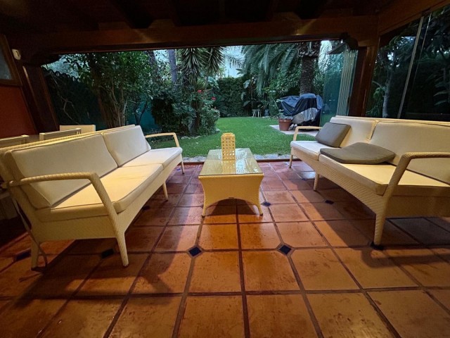 Adosado con 4 Dormitorios  en Benahavís