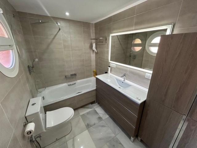 4 Bedrooms Townhouse in Benahavís