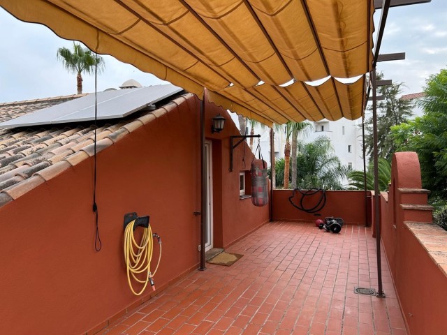 4 Bedrooms Townhouse in Benahavís