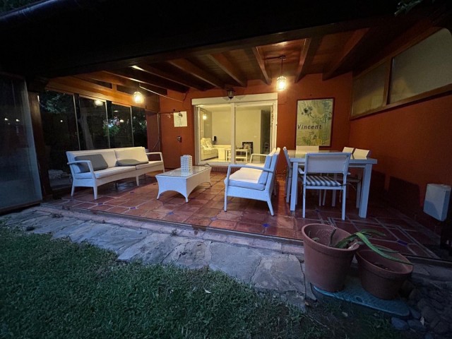 Maison mitoyenne avec 4 Chambres  à Benahavís