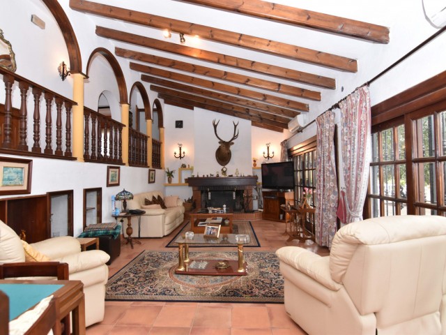 Villa con 8 Dormitorios  en Mijas