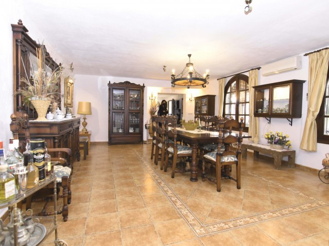 Villa con 8 Dormitorios  en Mijas