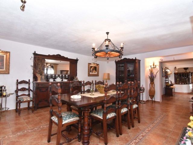 Villa con 8 Dormitorios  en Mijas
