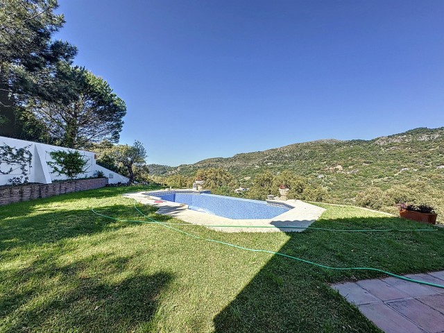 5 Bedrooms Villa in Casares