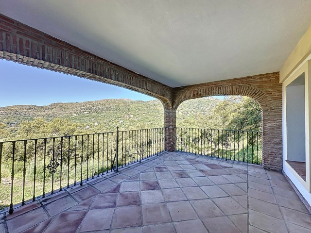 5 Bedrooms Villa in Casares