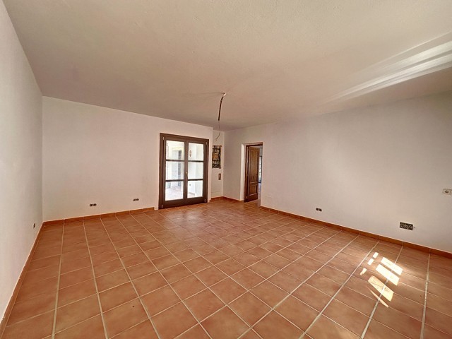 5 Bedrooms Villa in Casares