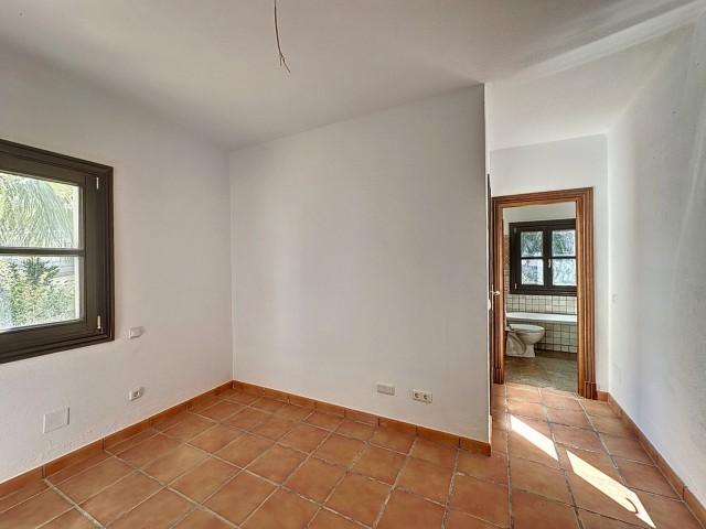 5 Bedrooms Villa in Casares