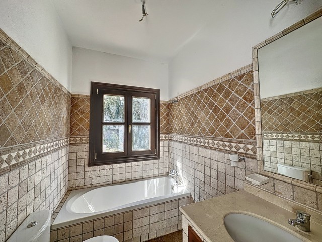 5 Bedrooms Villa in Casares