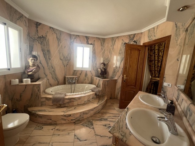 5 Bedrooms Villa in San Pedro de Alcántara