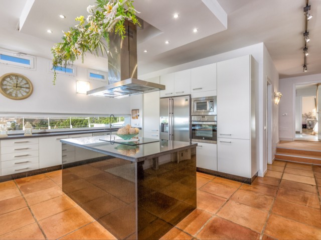 7 Soveroms Villa i Estepona