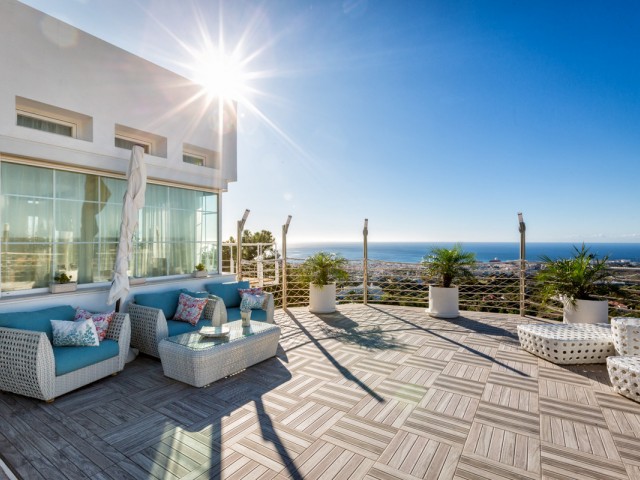 7 Soveroms Villa i Estepona