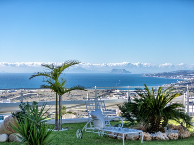 7 Soveroms Villa i Estepona