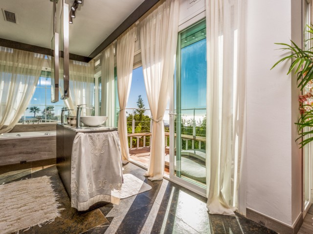 7 Sovrums Villa i Estepona