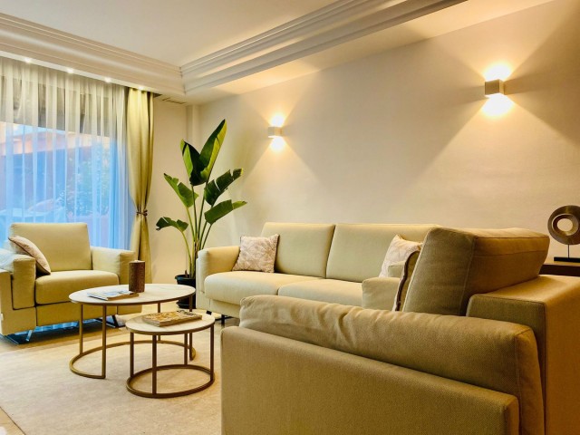 2 Slaapkamer Rijtjeshuis in Bahía de Marbella