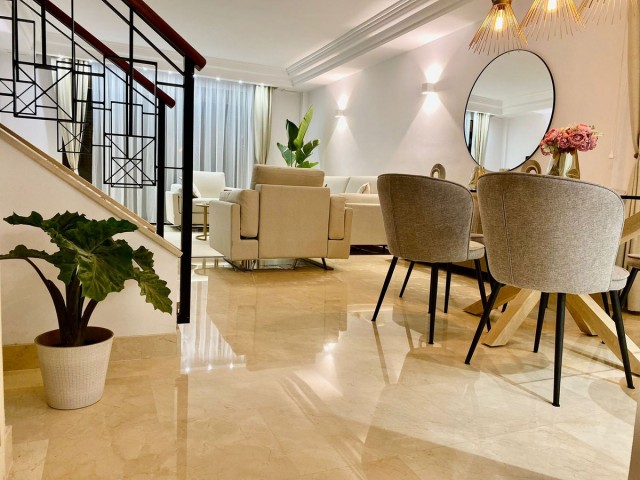 2 Slaapkamer Rijtjeshuis in Bahía de Marbella