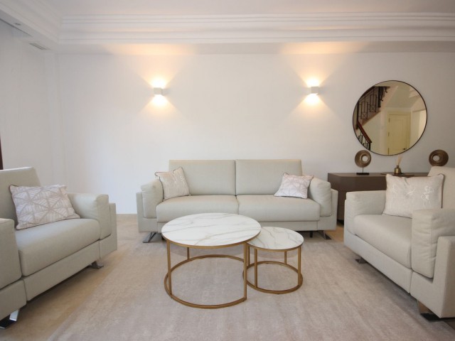 2 Slaapkamer Rijtjeshuis in Bahía de Marbella