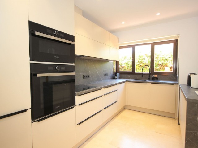 2 Slaapkamer Rijtjeshuis in Bahía de Marbella