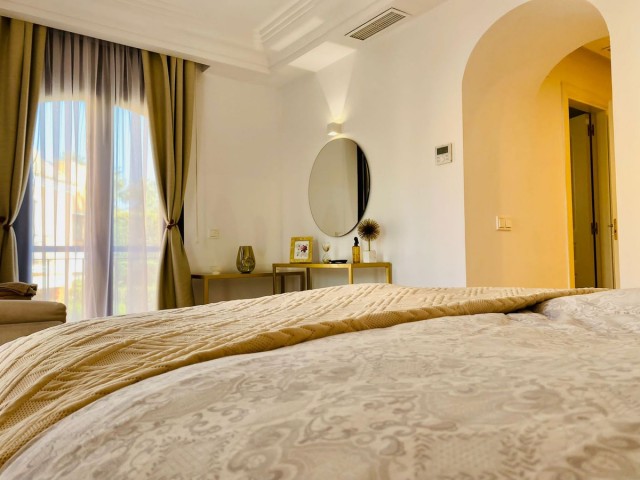 2 Slaapkamer Rijtjeshuis in Bahía de Marbella