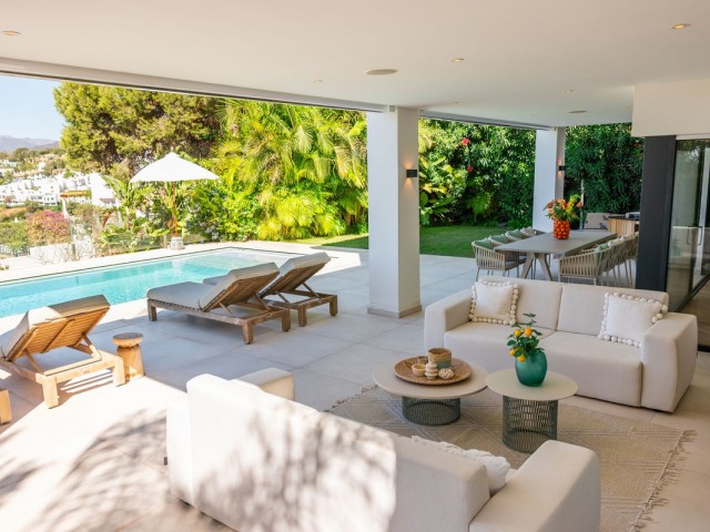 6 Bedrooms Villa in Artola