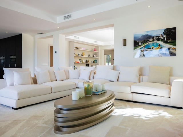 6 Bedrooms Villa in Artola