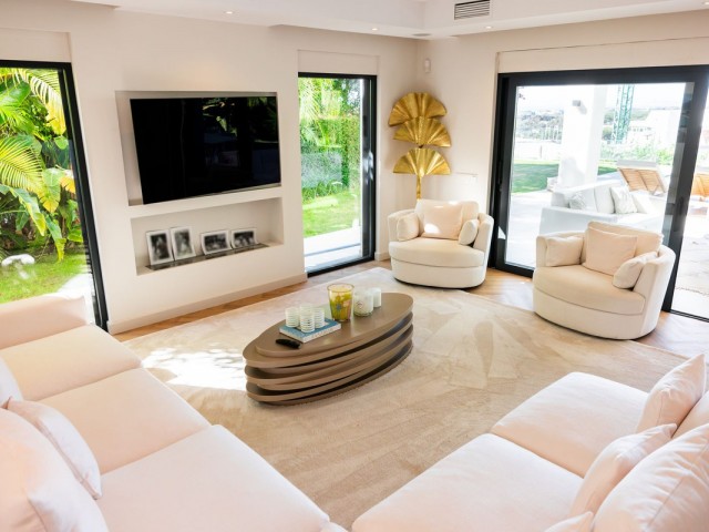 6 Bedrooms Villa in Artola