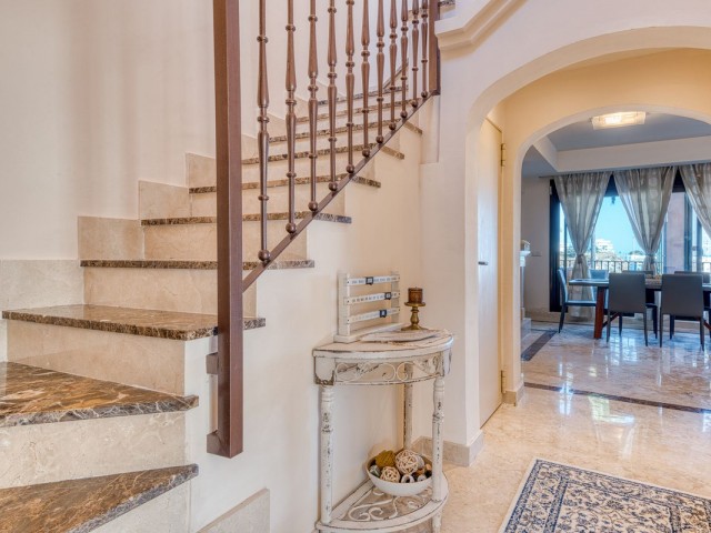 3 Bedrooms Townhouse in Estepona