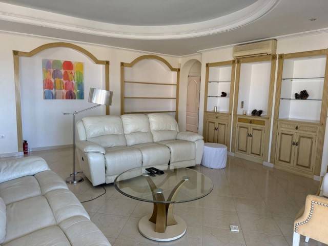 Villa con 10 Dormitorios  en Mijas