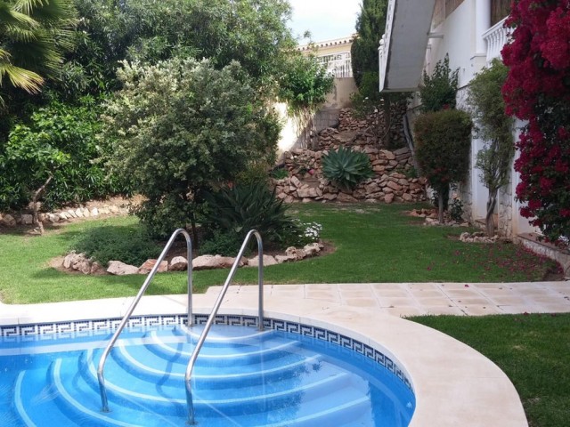 Villa con 10 Dormitorios  en Mijas