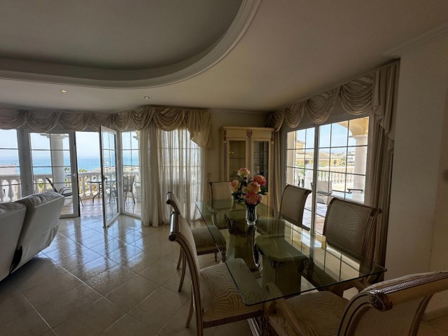 Villa con 10 Dormitorios  en Mijas