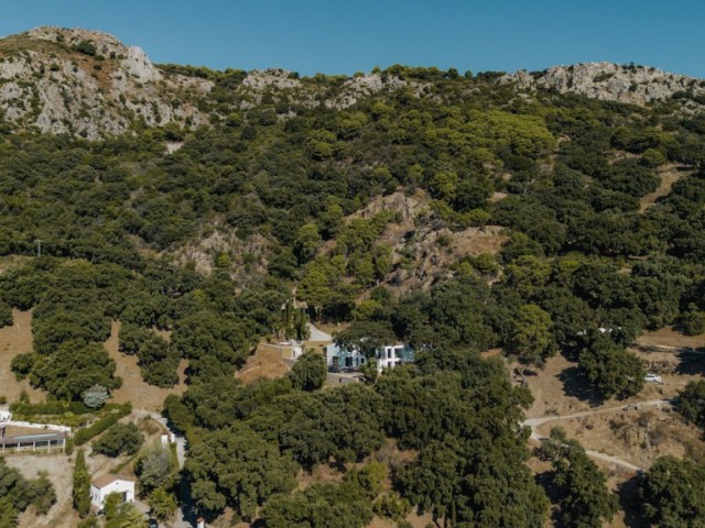 5 Bedrooms Villa in Casares