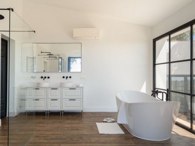 5 Bedrooms Villa in Casares