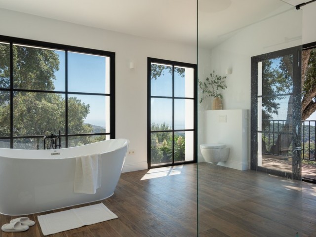 5 Bedrooms Villa in Casares