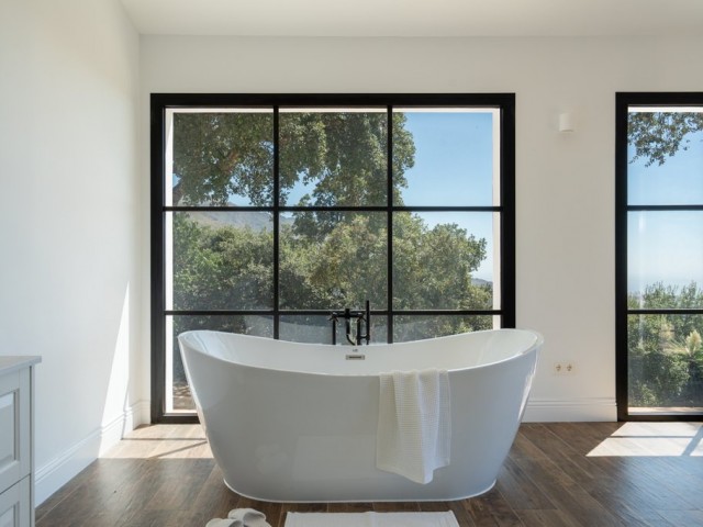 5 Bedrooms Villa in Casares