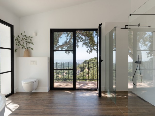 5 Bedrooms Villa in Casares