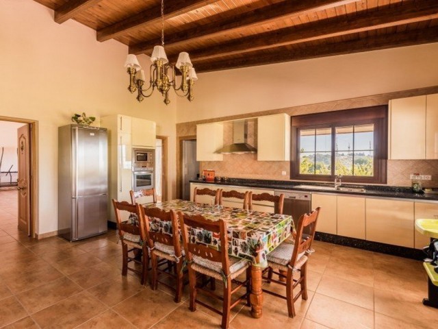 3 Soveroms Villa i Estepona