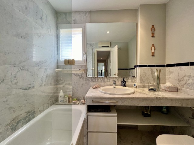 3 Bedrooms Apartment in Guadalmina Baja