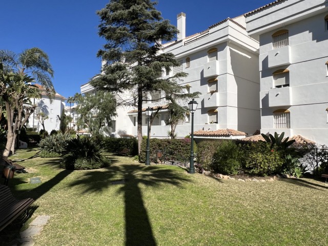 3 Bedrooms Apartment in Guadalmina Baja
