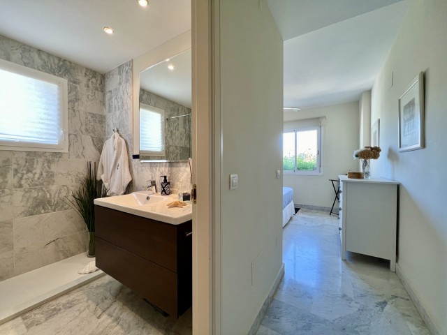 3 Bedrooms Apartment in Guadalmina Baja