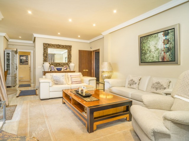 3 Bedrooms Apartment in Nueva Andalucía