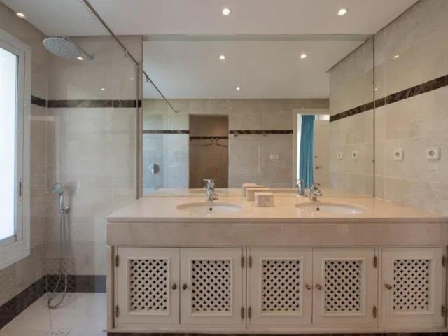 3 Makuuhuoneen Huoneisto Puerto Banús