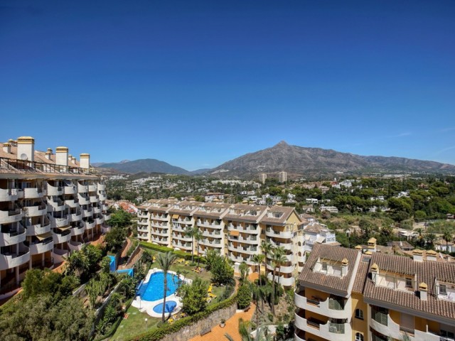 2 Bedrooms Apartment in Nueva Andalucía