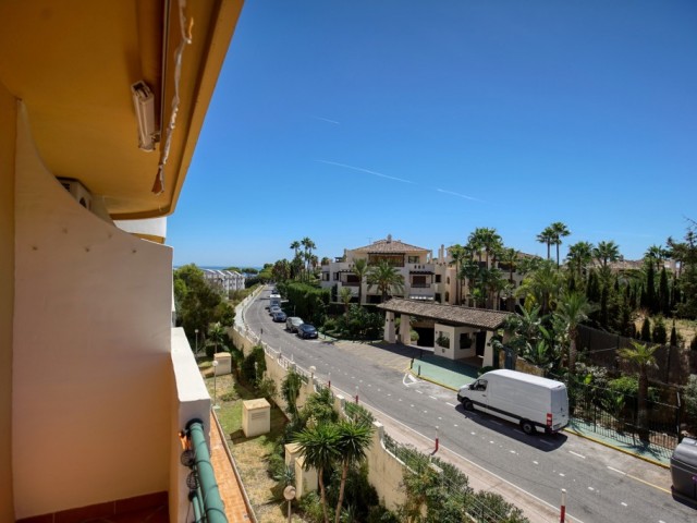 2 Bedrooms Apartment in Nueva Andalucía