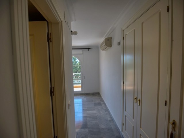 2 Bedrooms Apartment in Nueva Andalucía