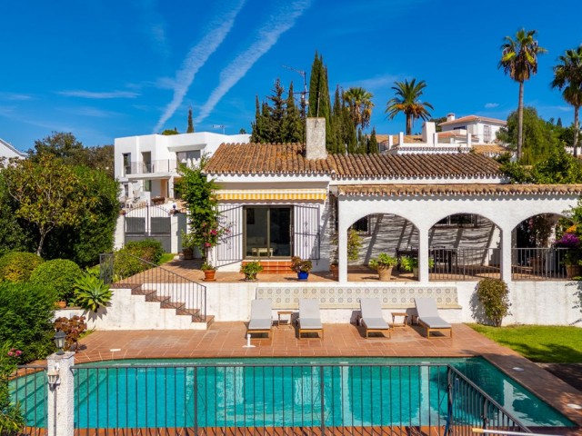 2 Soveroms Villa i Elviria