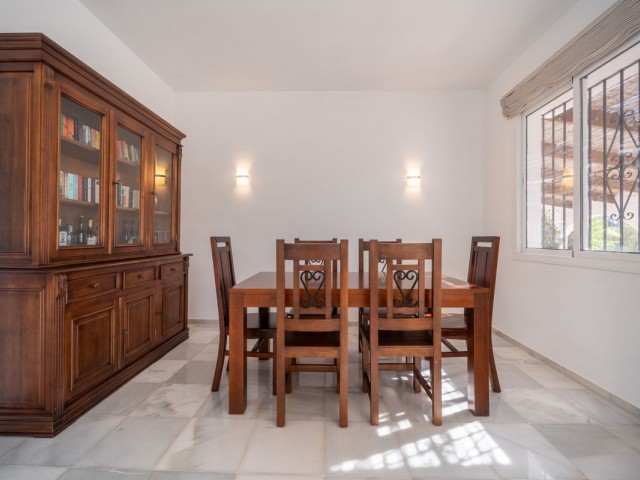 2 Bedrooms Villa in Elviria