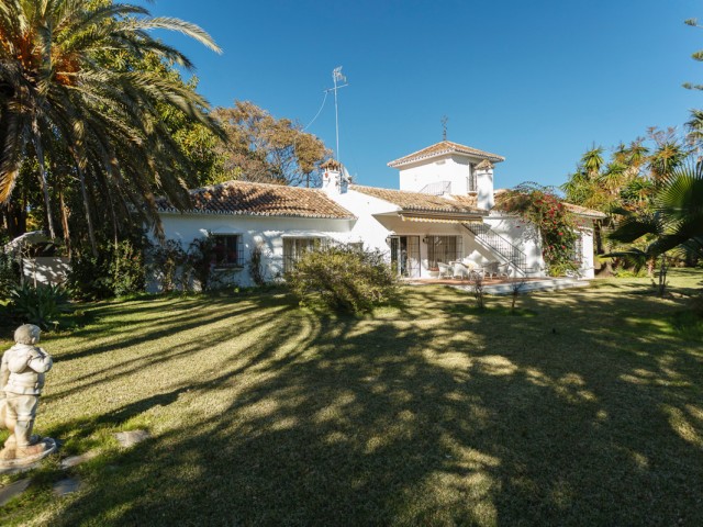 6 Sovrums Villa i Guadalmina Baja
