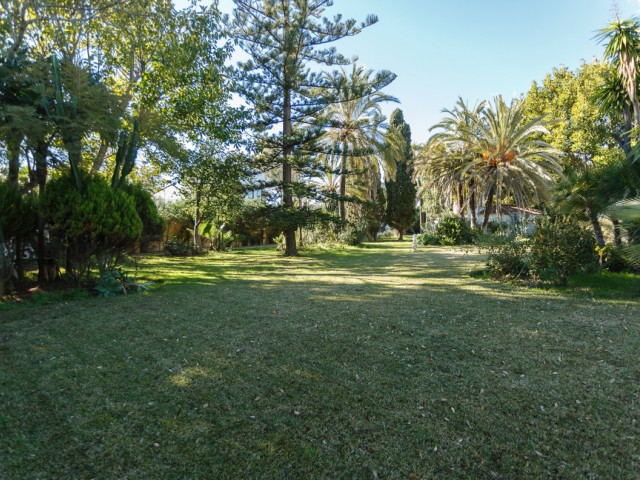 6 Sovrums Villa i Guadalmina Baja