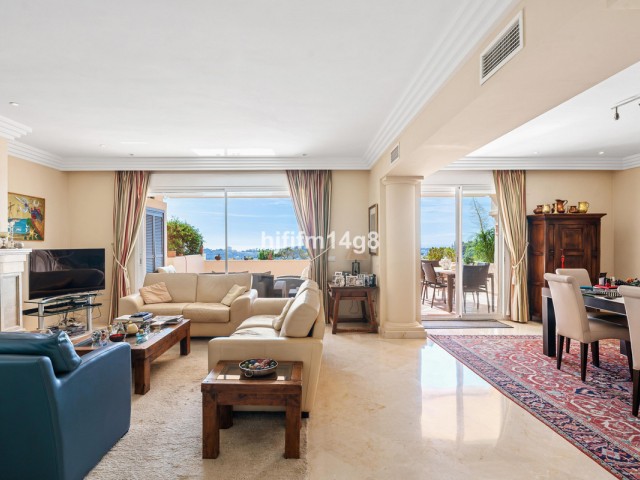 3 Bedrooms Apartment in Nueva Andalucía